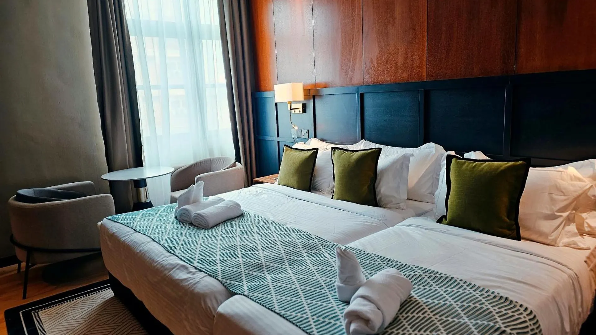 Moon Hotel George Town