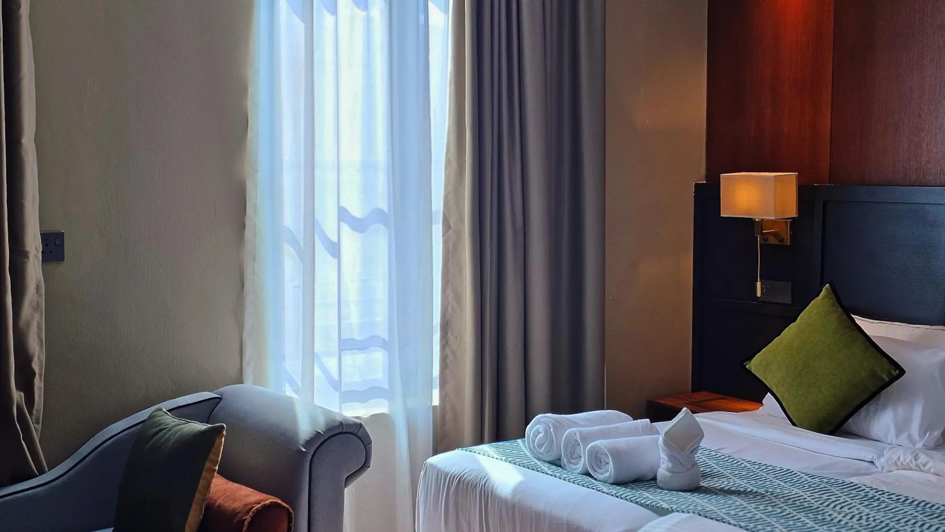 Moon Hotel George Town