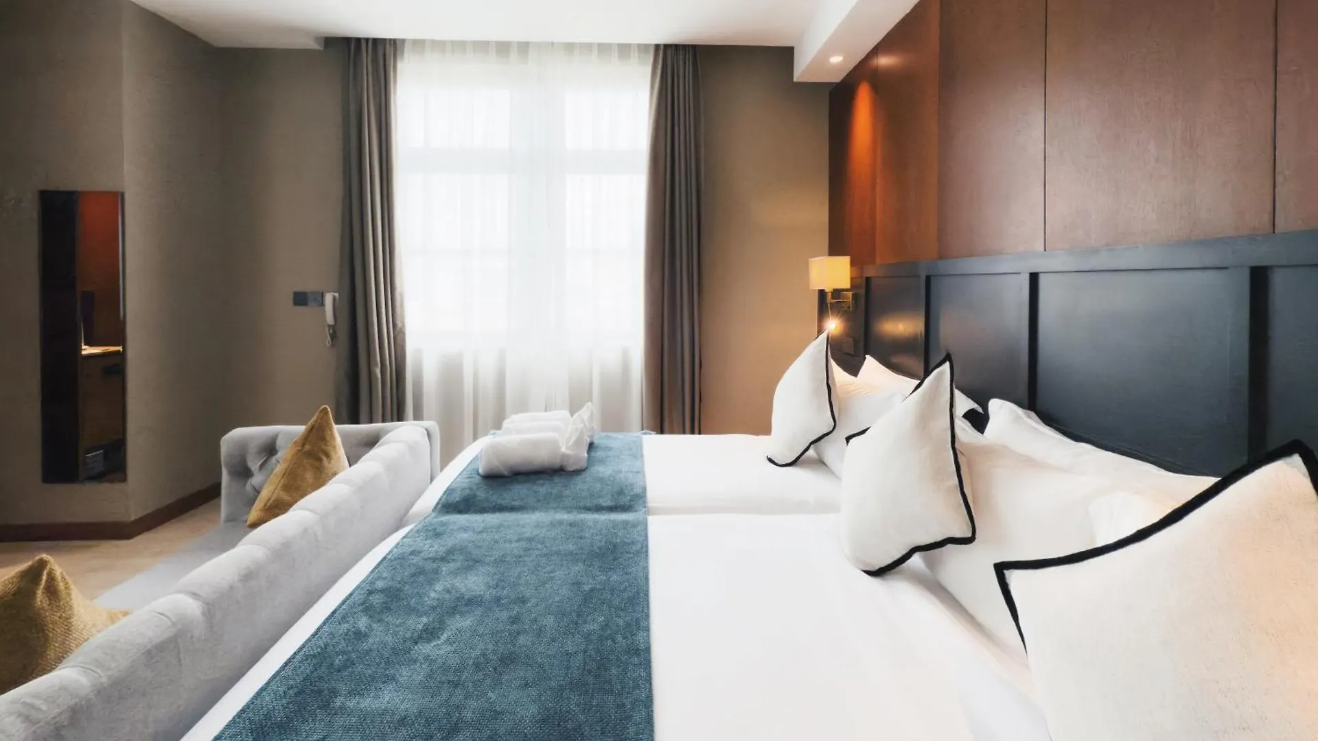 Moon Hotel George Town