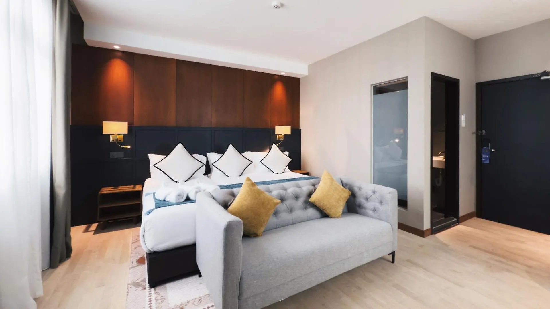 Moon Hotel George Town