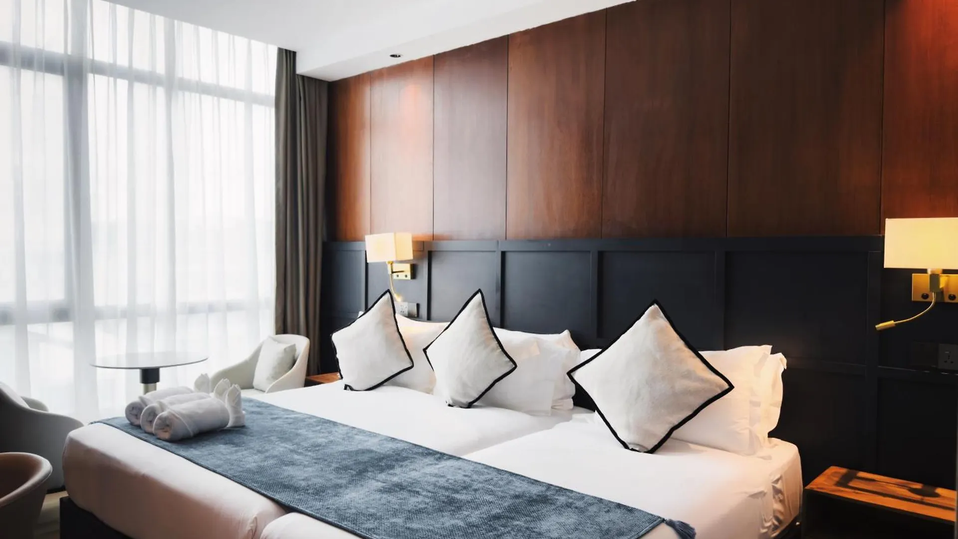 Moon Hotel George Town