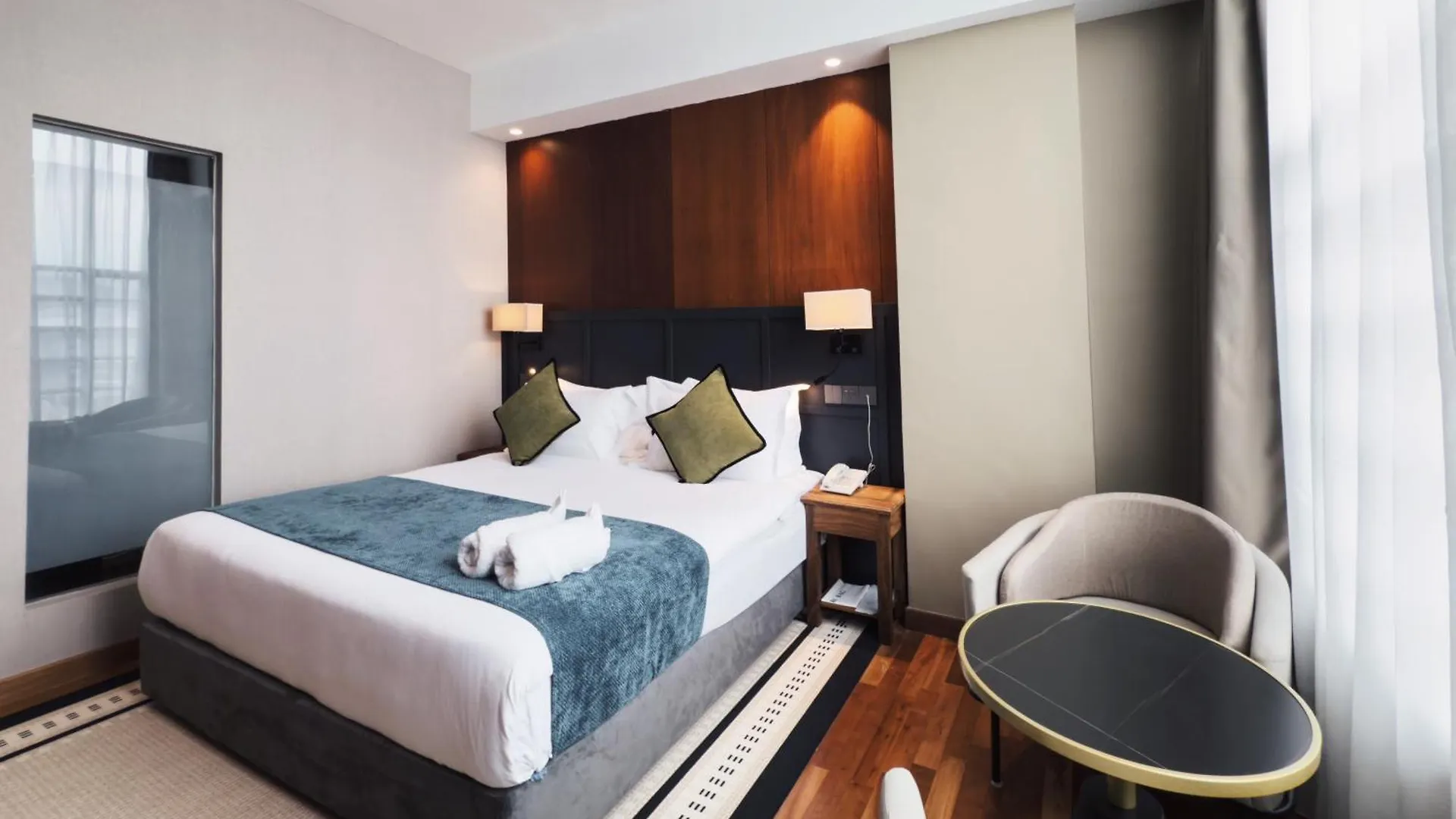 Moon Hotel George Town