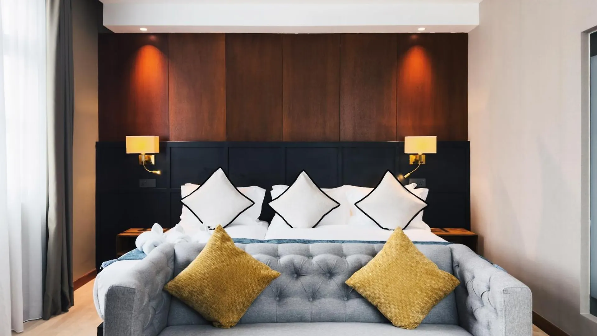 Moon Hotel George Town