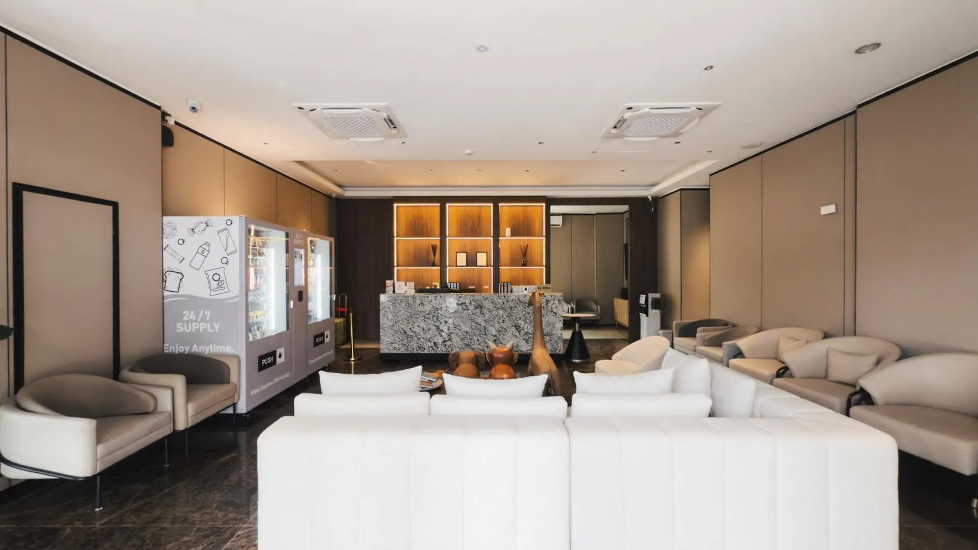 Moon Hotel George Town