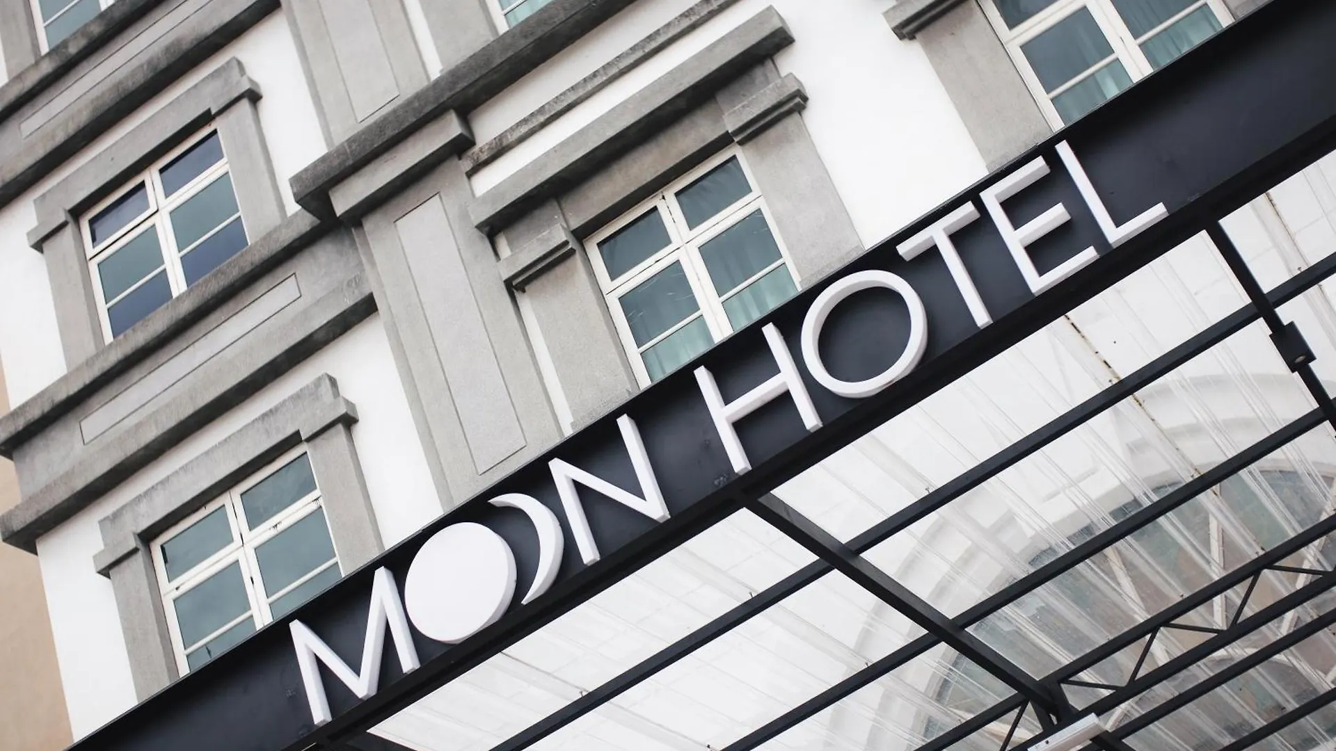 Moon Hotel George Town